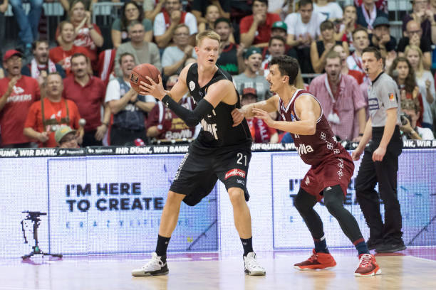 他们通过不 他们通过不