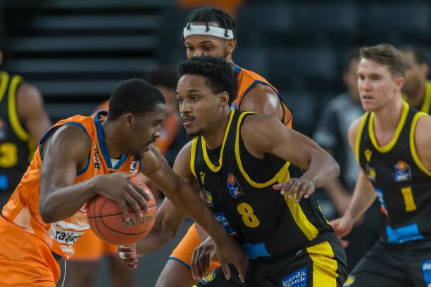 逆境中的凝 逆境中的凝